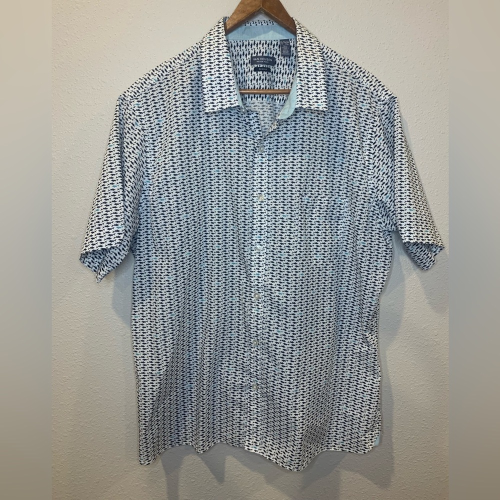 Van Heusen Never Tuck Mens Button Down Shirt